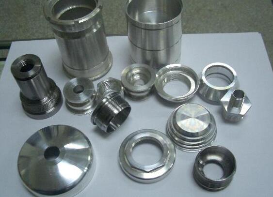 蘇州零件加工廠如何選擇適合自己的機床？